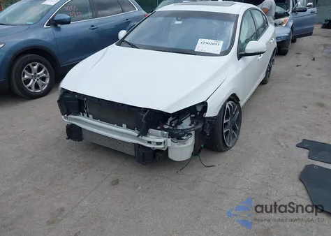 2017 Volvo S60 T5 Dynamic z USA, uszkodzony, nr VIN YV140MTL6H2439325